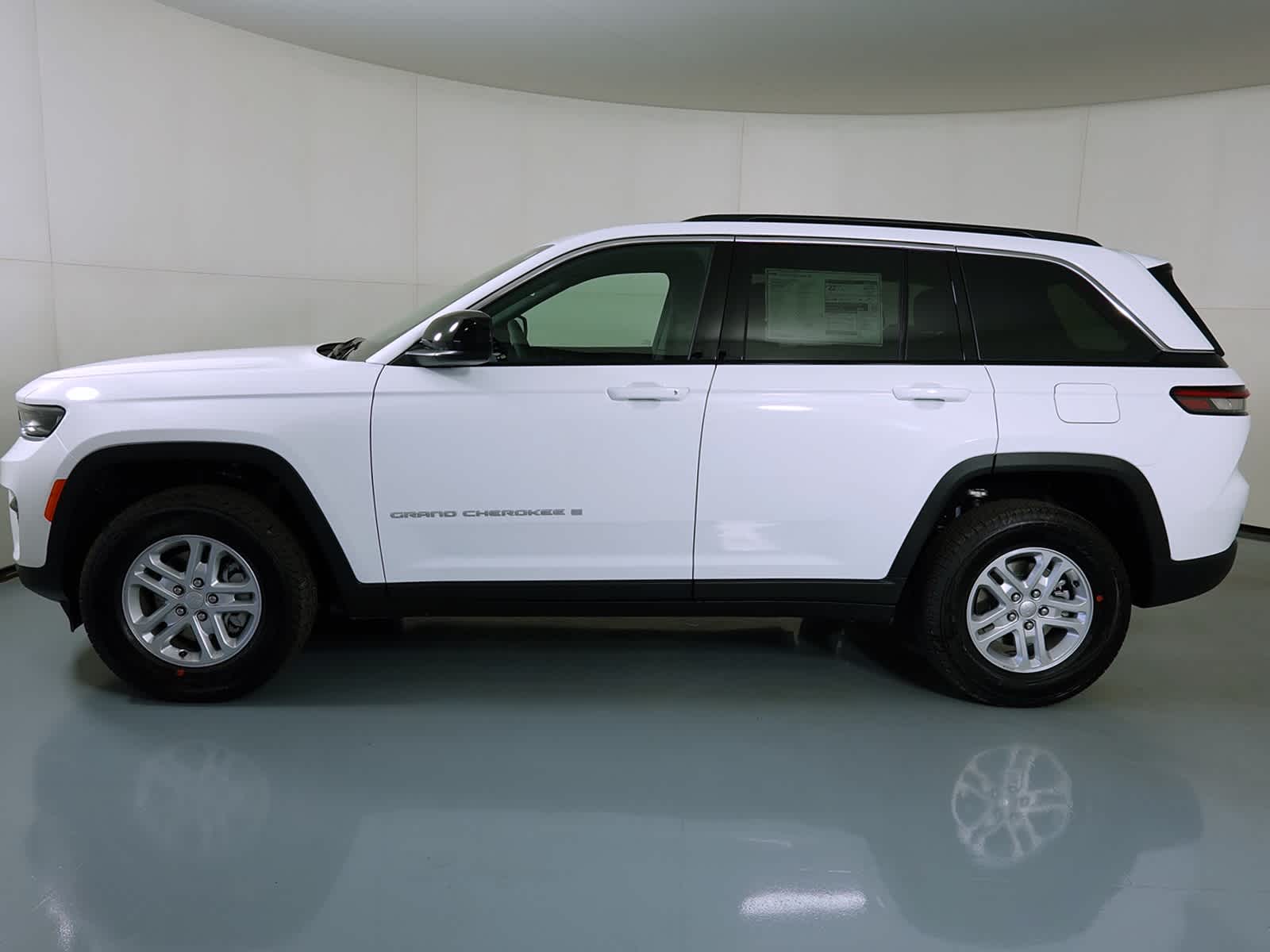 2025 Jeep Grand Cherokee Laredo 4x4