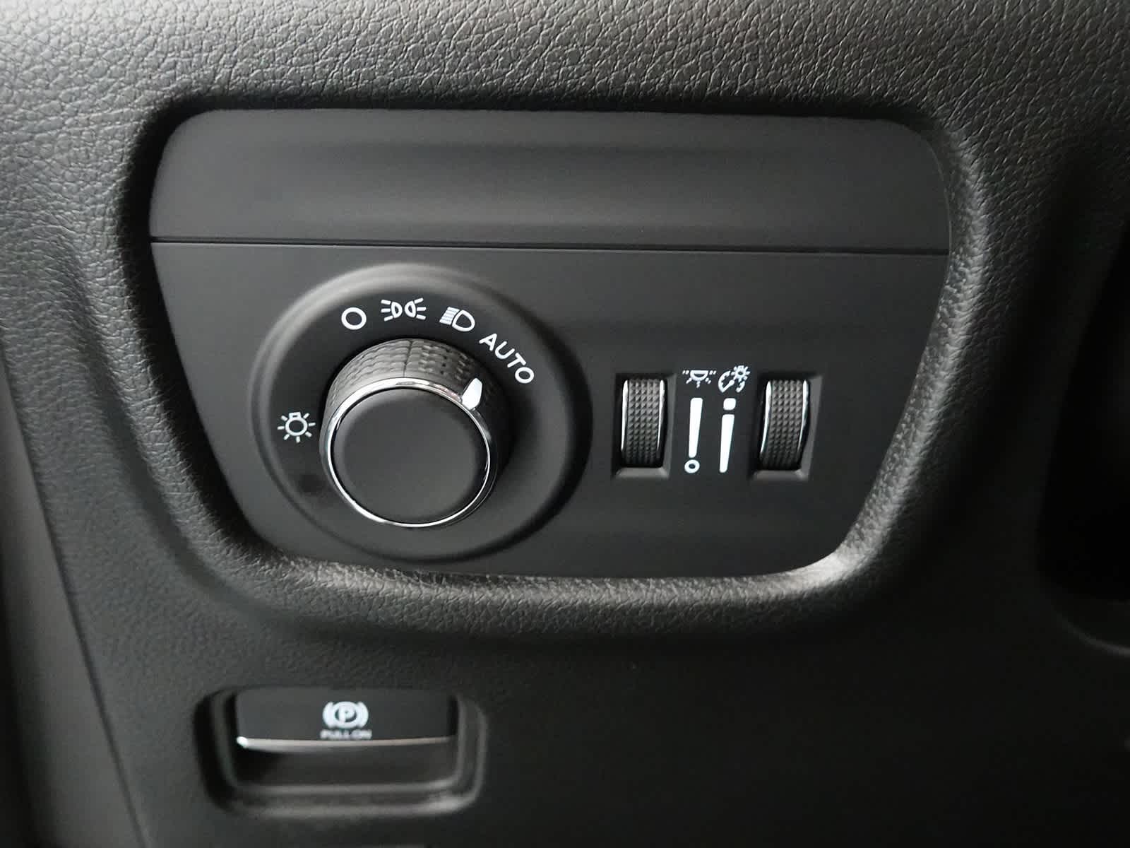 2025 Jeep Grand Cherokee Laredo 4x4