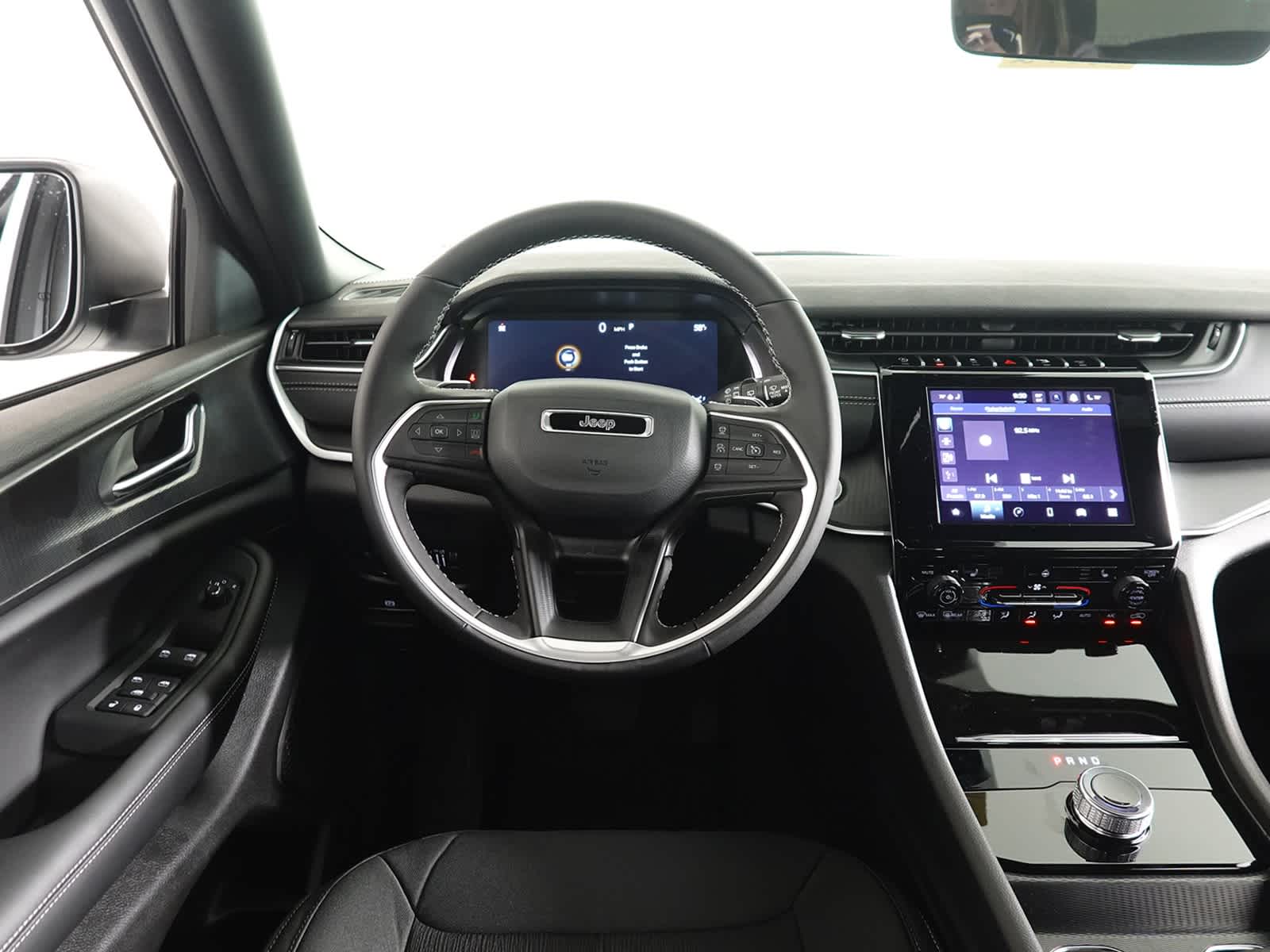 2025 Jeep Grand Cherokee Laredo 4x4