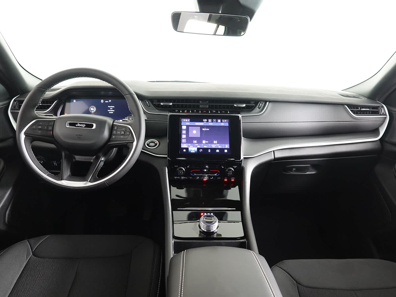 2025 Jeep Grand Cherokee Laredo 4x4