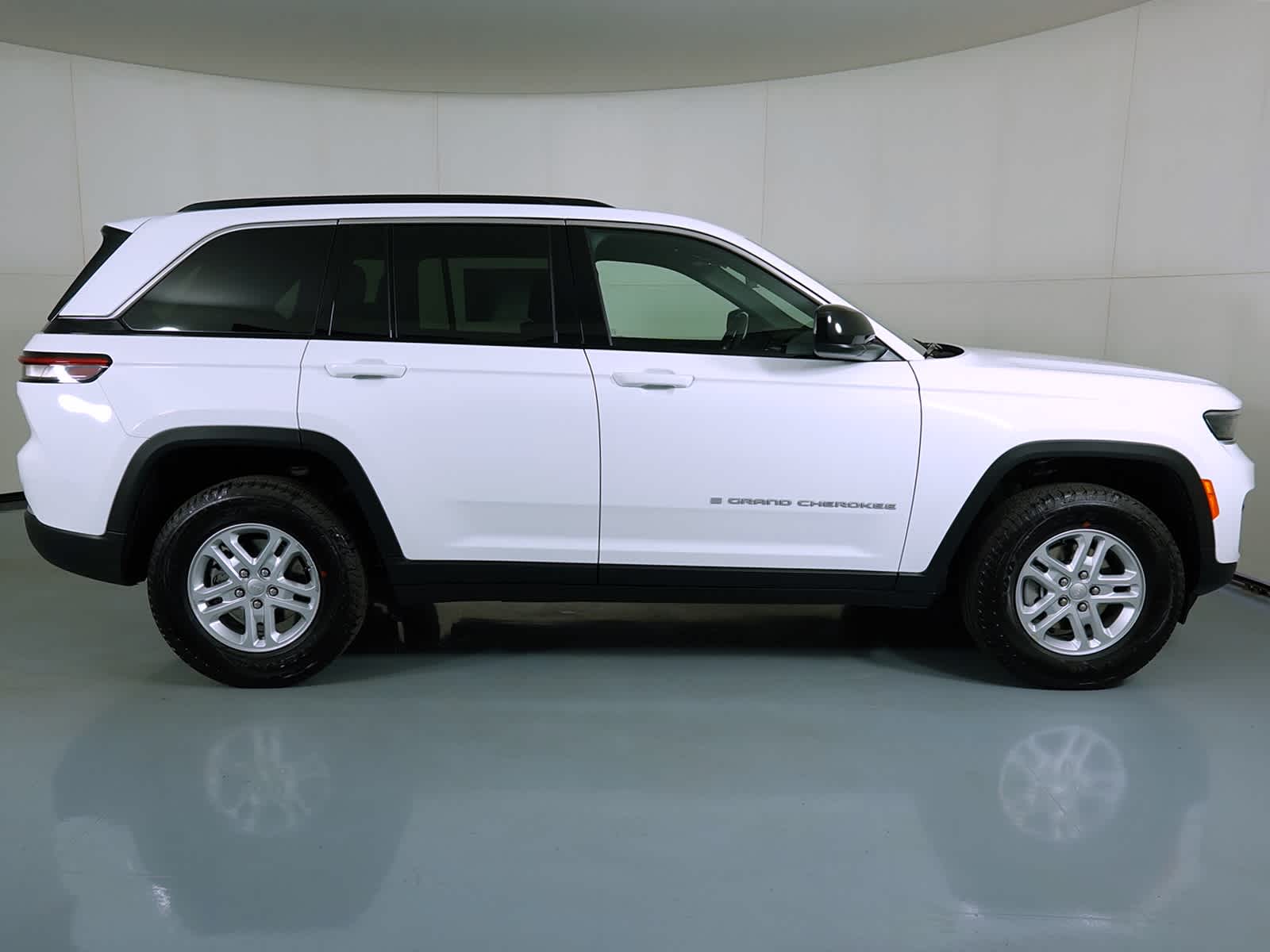 2025 Jeep Grand Cherokee Laredo 4x4