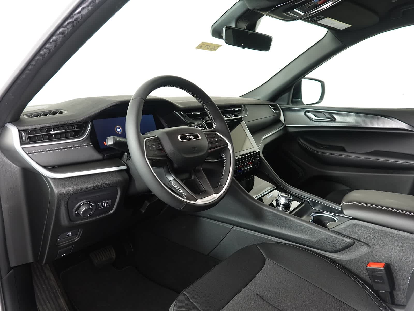 2025 Jeep Grand Cherokee Laredo 4x4