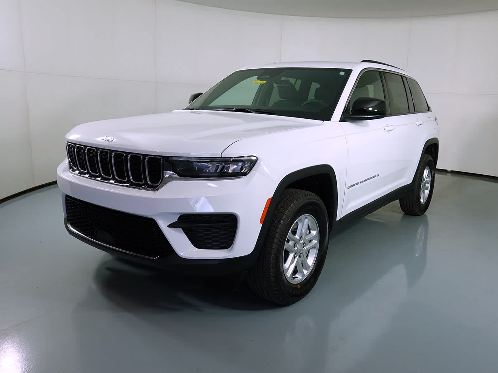 2025 Jeep Grand Cherokee Laredo 4x4