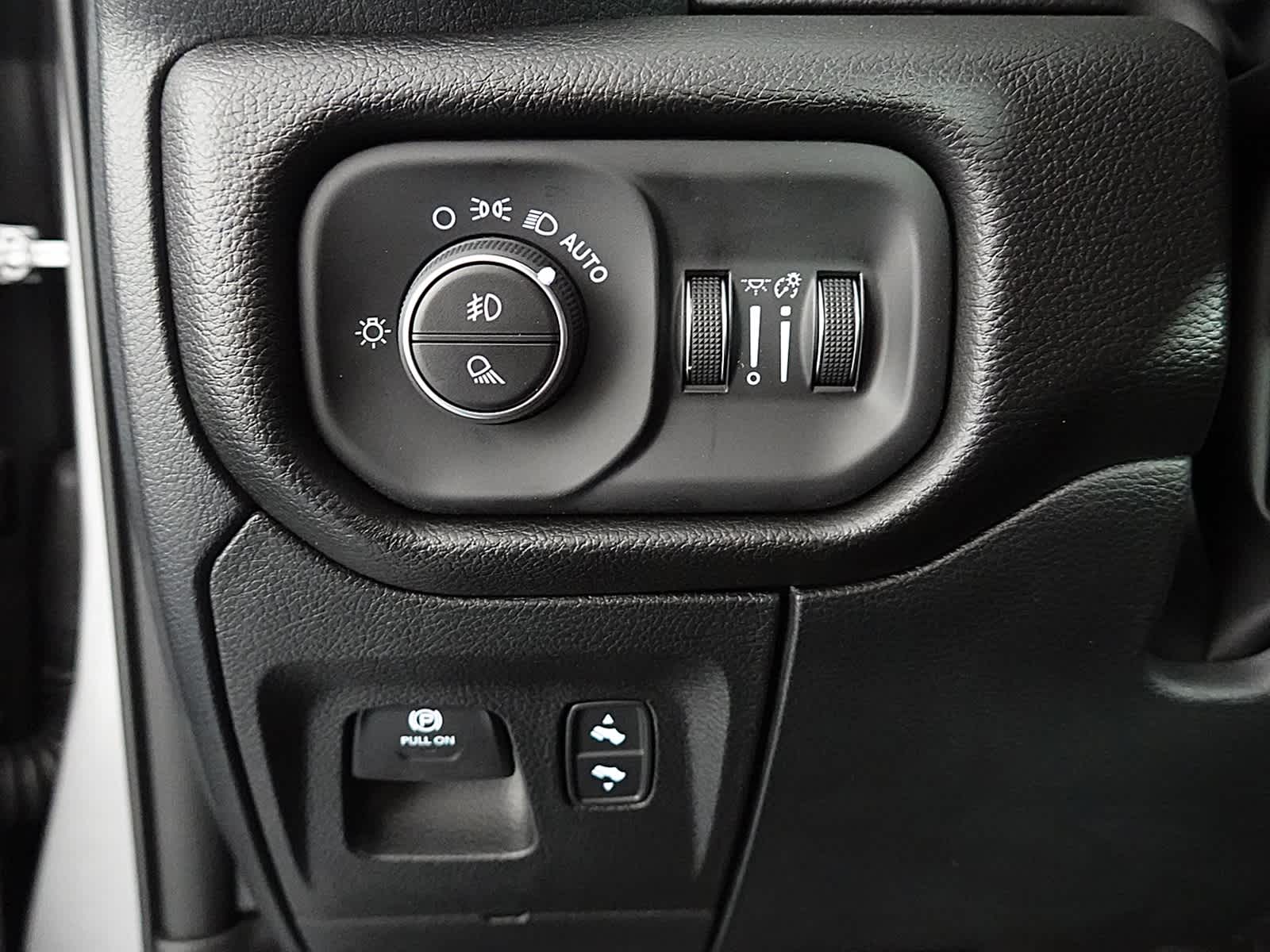 2025 RAM 1500 Big Horn Crew Cab 4x4 5'7' Box