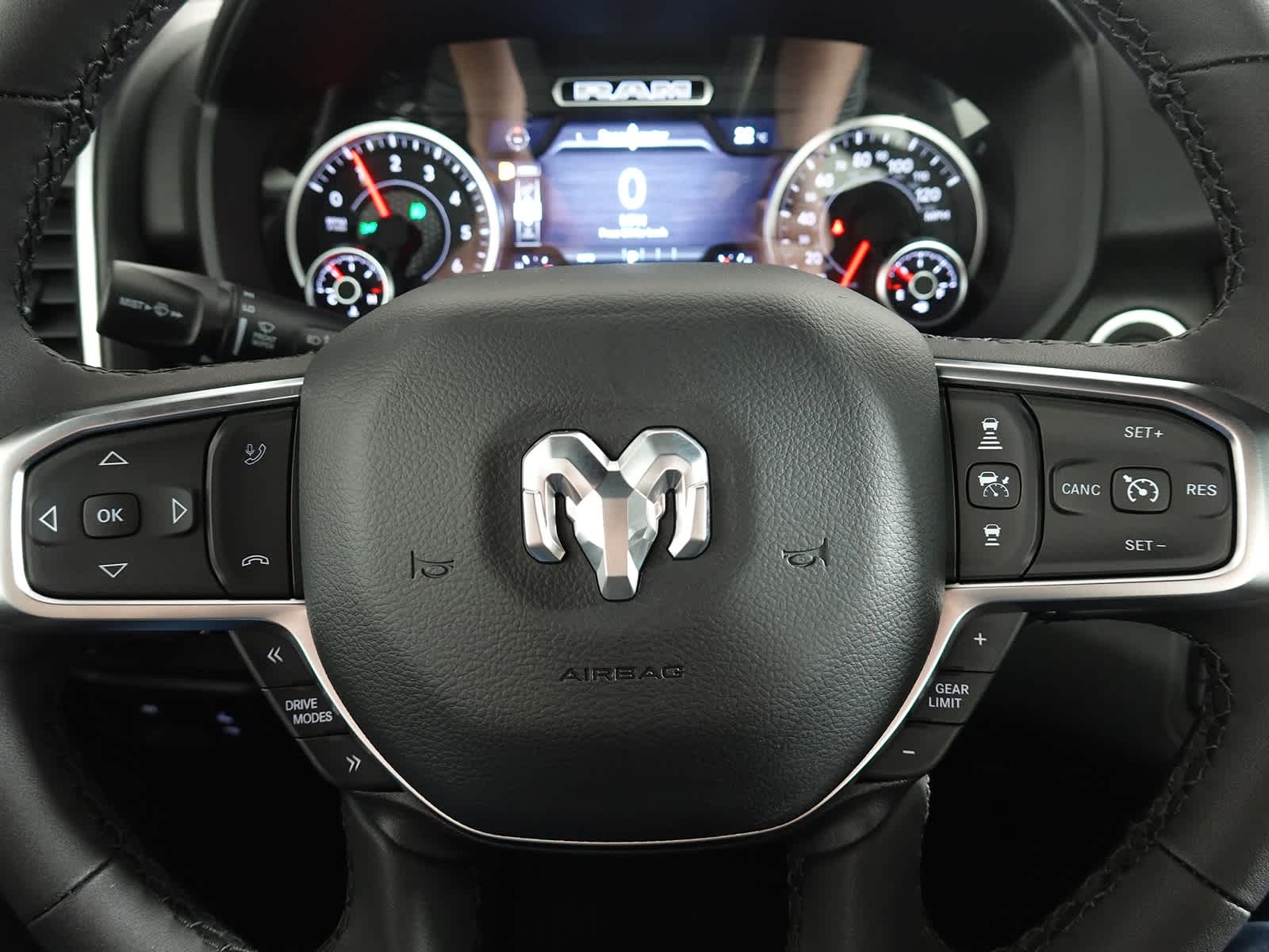 2025 RAM 1500 Big Horn Crew Cab 4x4 5'7' Box