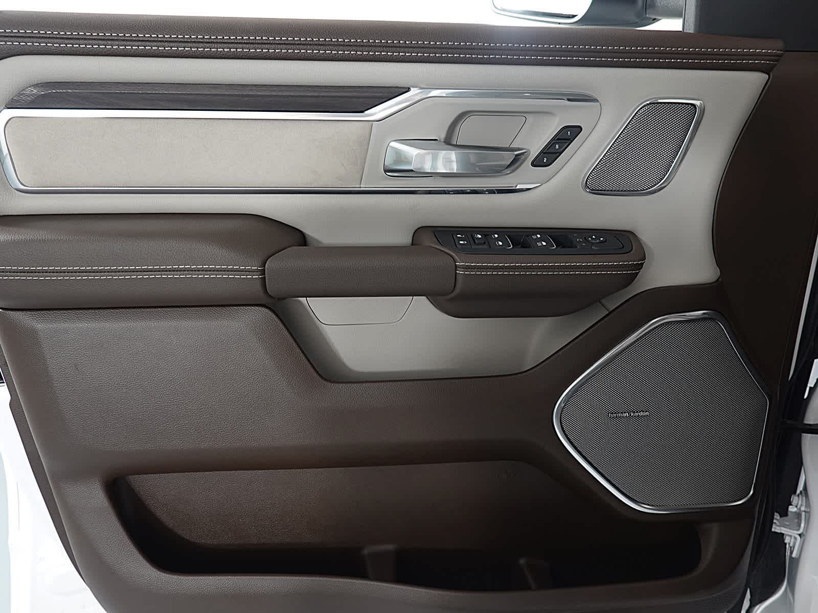 2026 RAM 1500 Laramie Crew Cab 4x4 5'7' Box