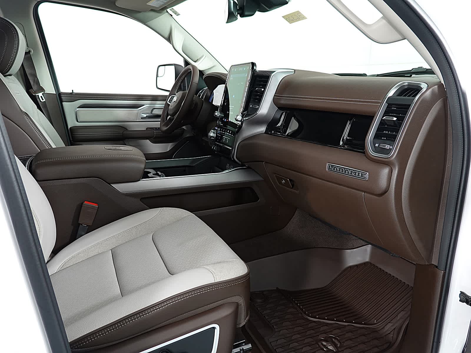 2026 RAM 1500 Laramie Crew Cab 4x4 5'7' Box