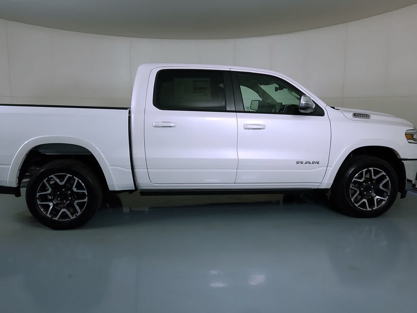 2026 RAM 1500 Laramie Crew Cab 4x4 5'7' Box