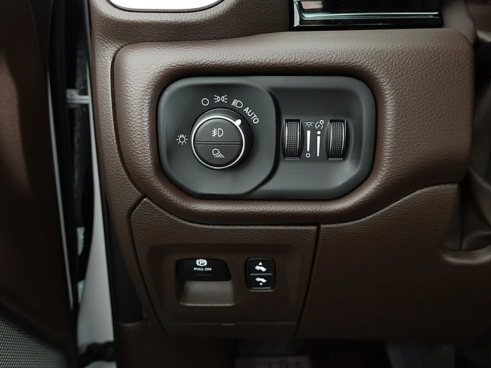 2026 RAM 1500 Laramie Crew Cab 4x4 5'7' Box