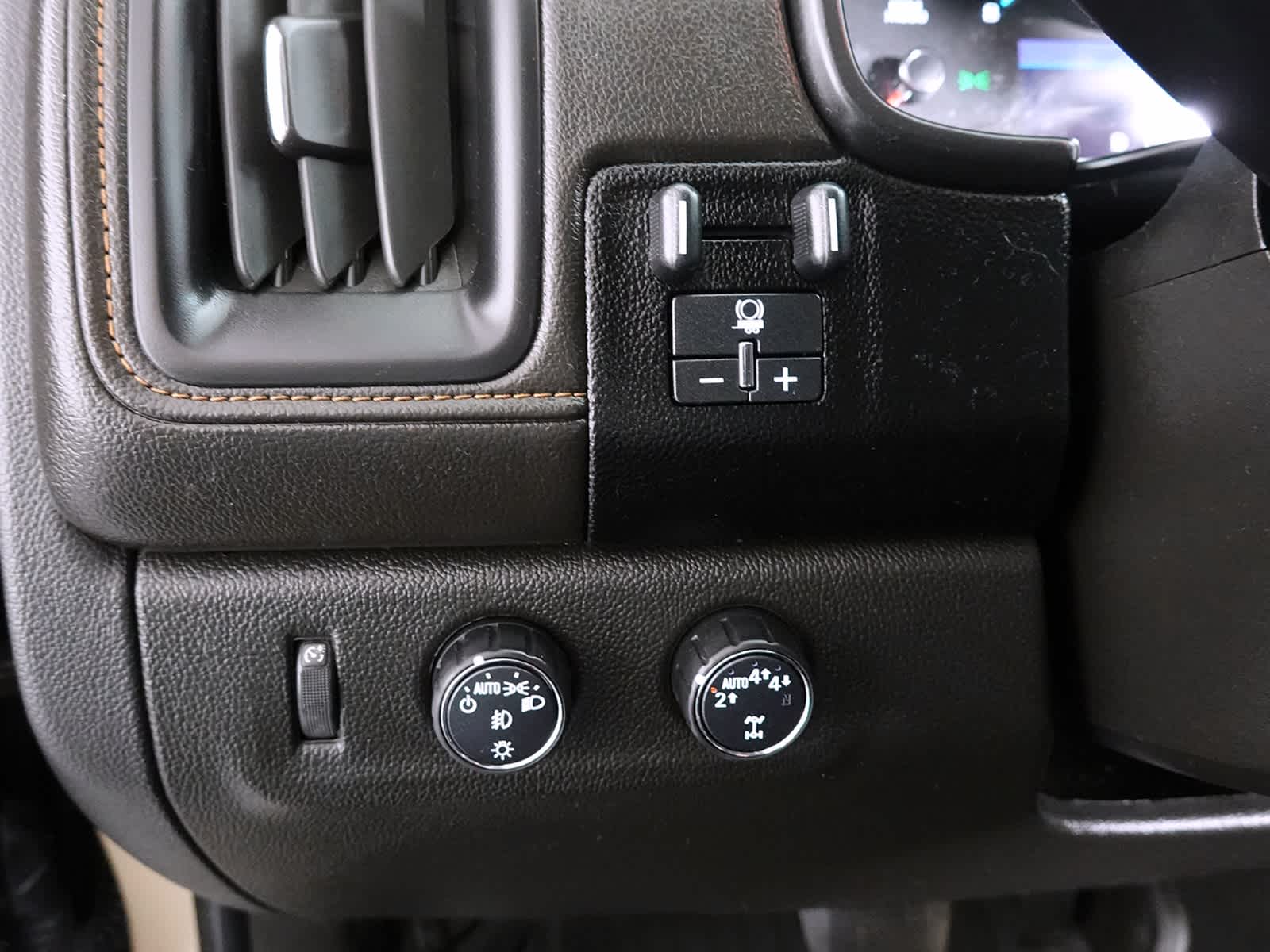 2022 GMC Canyon 4WD Crew Cab Short Box AT4 - Leather