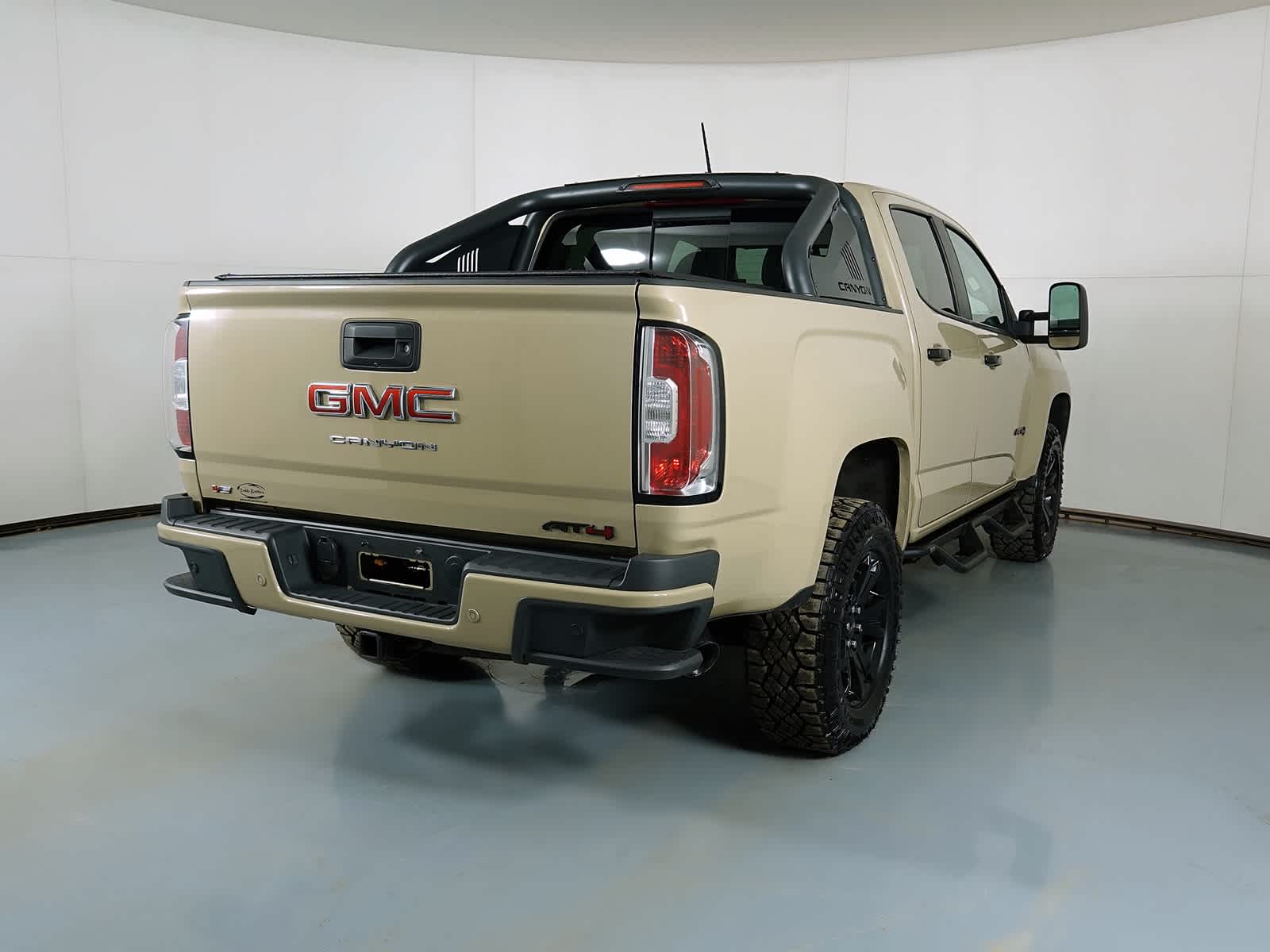 2022 GMC Canyon 4WD Crew Cab Short Box AT4 - Leather