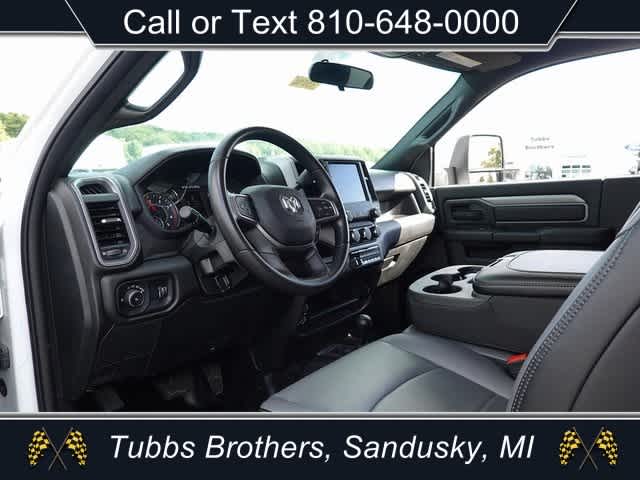 2024 RAM Ram 3500 Chassis Cab RAM 3500 TRADESMAN CHASSIS REGULAR CAB 4X4 84' CA